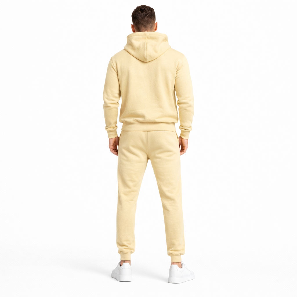 חליפת טרנינג לגברים צבע בז׳ נוח לעבודה ולבית