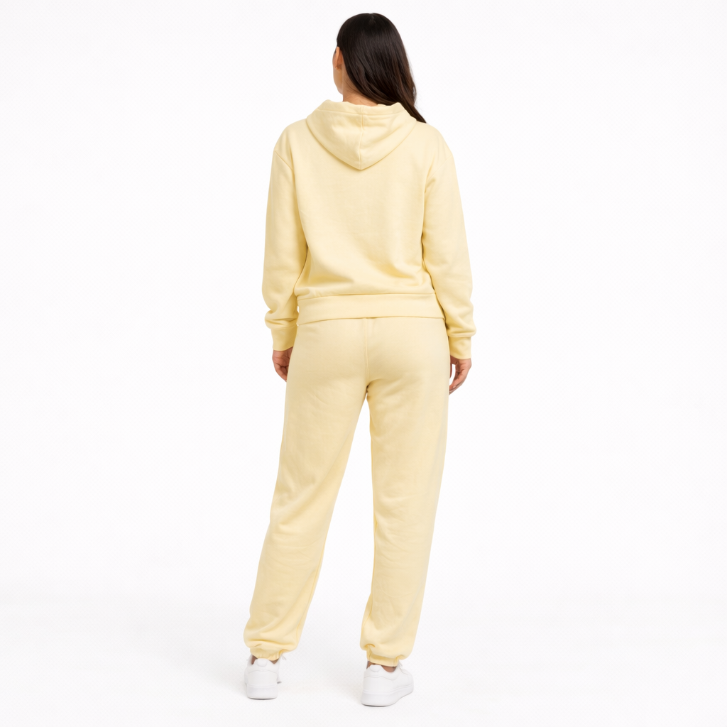 חליפת טרנינג לנשים צבע בז׳ נוח לעבודה ולבית