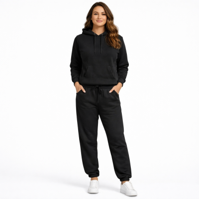 חליפת טרנינג לנשים צבע שחור נוח לעבודה ולבית